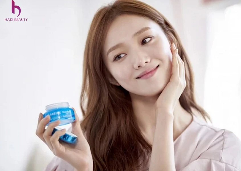 dưỡng ẩm giúp lớp trang điểm lâu trôi