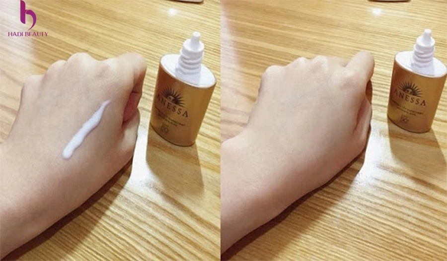 kết cấu kem chống nắng cho da nhờn Anessa Perfect UV Sunscreen Skincare Gel SPF50+/PA++++