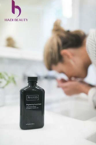 tẩy tế bào chết Revision Brightening Facial Wash