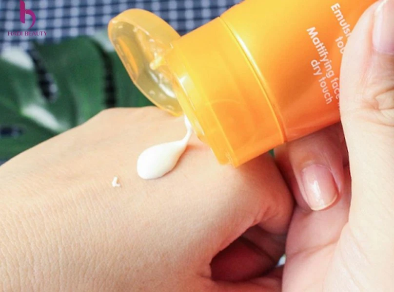 texture kem chống nắng vichy