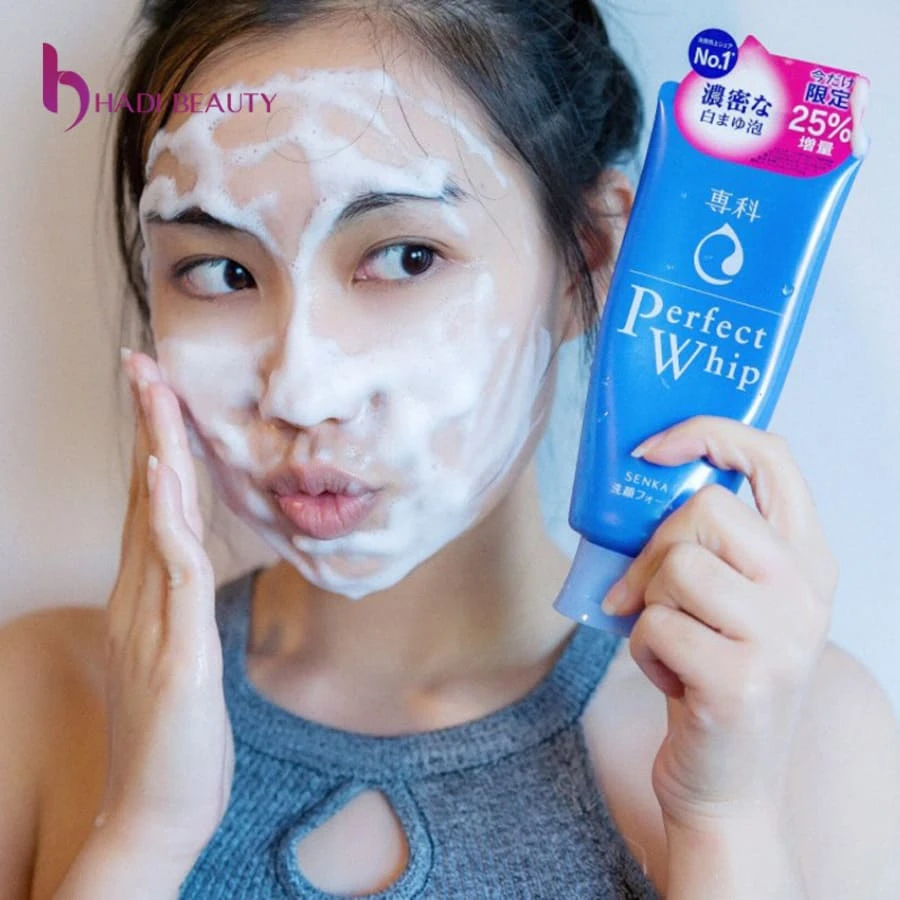 Sữa rửa mặt Senka Perfect Whip cho da dầu