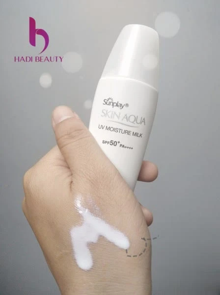 Kem chống nắng tốt cho da khô Sunplay Skin Aqua Uv Moisture Milk Spf50+
