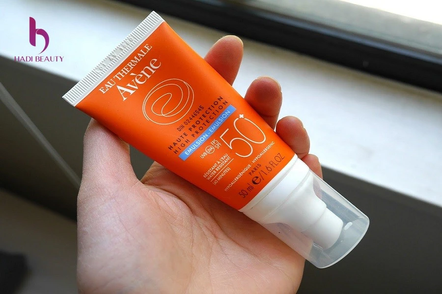kem chống nắng kiềm dầu Avène Very High Protection Emulsion SPF50+