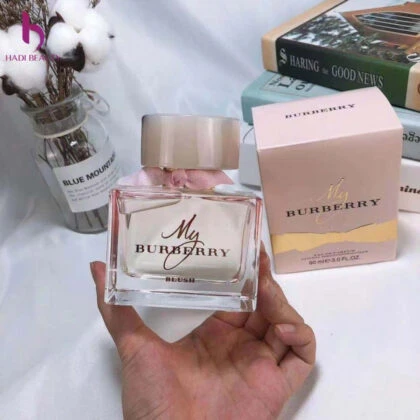 Vẻ đẹp của một quý cô đến từ nước hoa My Burberry Lush