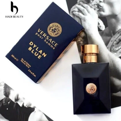 Logo của Versace Dylan Blue được thiết kế tinh tế, sắc nét và sáng bóng
