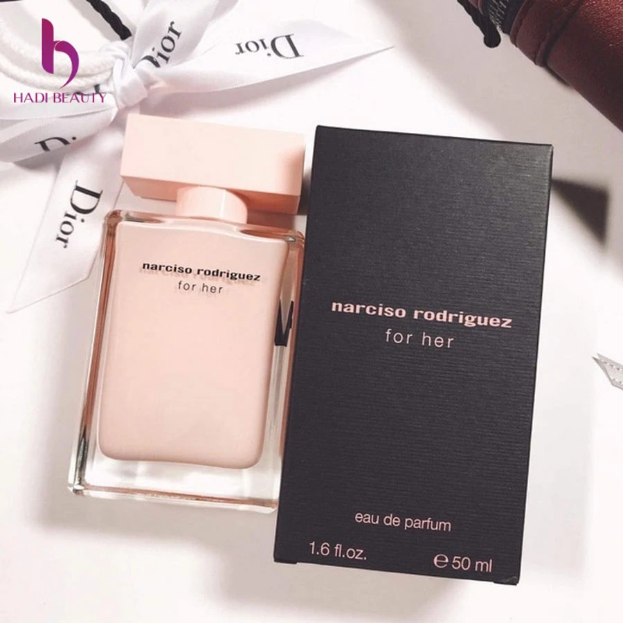 Thiết kế của nước hoa Narciso hồng nhạt review rất thanh lịch