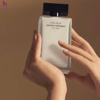 Vẻ ngoài hiện đại tương tự các chai nước hoa narciso khác
