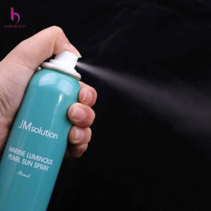 kem chống nắng khi đi biển JM Solution tiện lợi